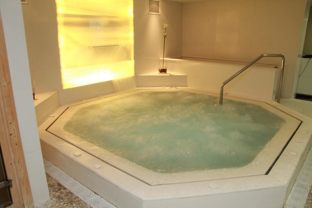 Standard Room with Spa Access,69183923:JPEG